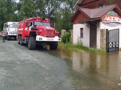 МЧС Башкирии эвакуировало детей из села Новоабзаково из-за опасного уровня воды