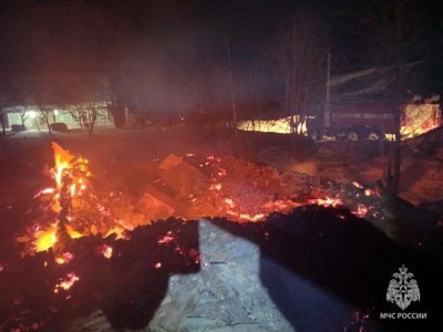На месте пожара в Башкирии обнаружили тело мужчины - видео