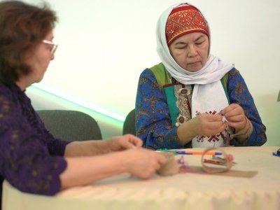 Москвичи и гости столицы учатся счетной вышивке башкир