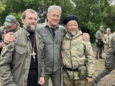 Радий Хабиров встретился в зоне СВО с духовными наставниками башкирских батальонов