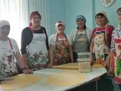 В Башкирии сотрудницы центра занятости Сибая делают домашнюю лапшу для жителей ЛНР