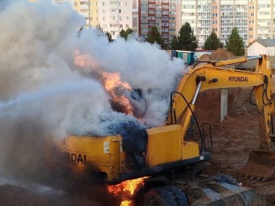 В Башкирии на стройплощадке сгорел экскаватор