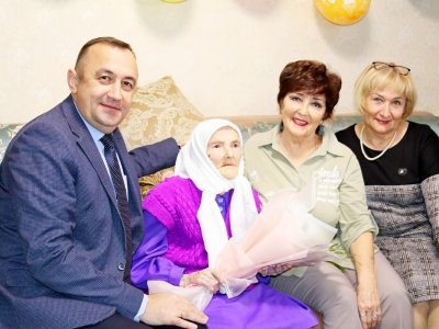 В Башкирии болельщица ХК «Салават Юлаев» отметила вековой юбилей