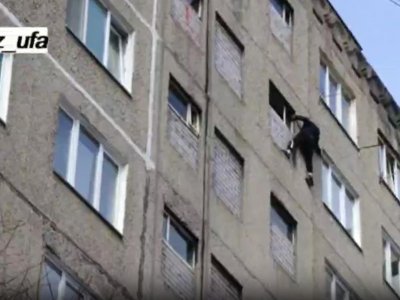 Уфимский «человек-паук»: по стене дома на уровне 8 этажа «ползал» мужчина