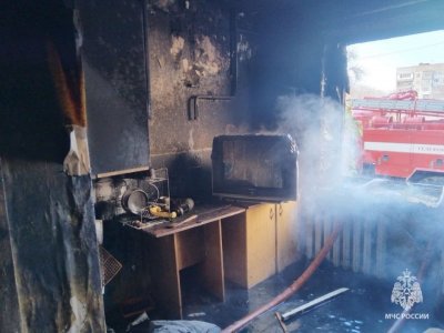 Мужчина отравился угарным газом во время пожара в многоэтажке в Уфе