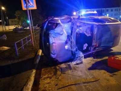 В Башкирии прохожие вытащили водителя из опрокинувшегося автомобиля