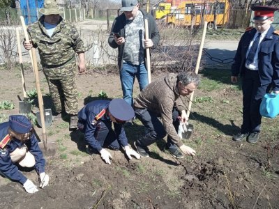 Активисты Башкирии и ЛНР провели субботник на мемориалах башкирских воинов