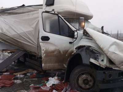 В Башкирии отлетевшее колесо грузовика спровоцировало массовое ДТП на трассе