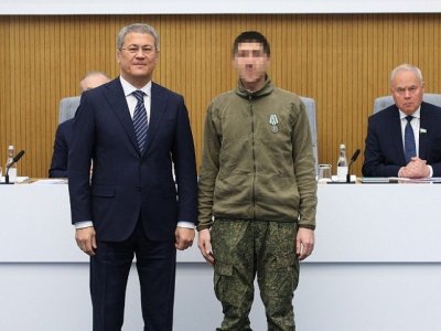 Радий Хабиров вручил медали Шаймуратова бойцам полка «Башкортостан»