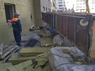 В Уфе с пятого этажа строящегося дома упала люлька с работниками, есть жертвы