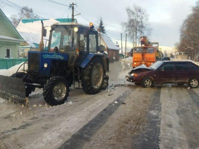 В Уфе водитель ВАЗ-2114 столкнулся с трактором «Беларус»
