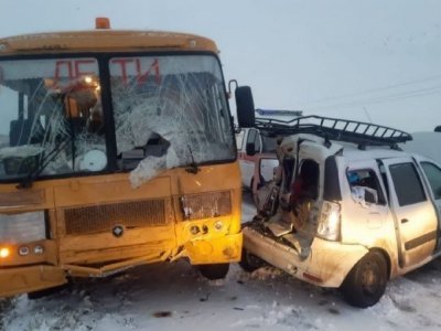 В Башкирии в ДТП с автомобилем «Лада Ларгус» пострадали три девочки из школьного автобуса