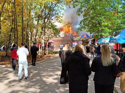 В уфимском парке Якутова горит здание ресторана «Тихая гавань»