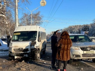 В Уфе произошло очередное ДТП с участием автобуса: пострадала пассажирка