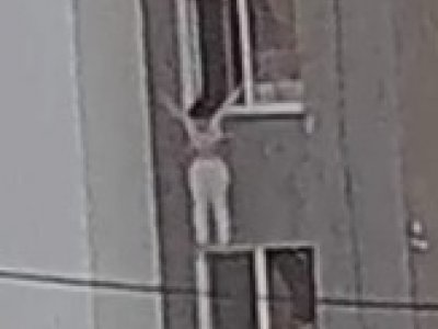 В Уфе из окна многоэтажного дома выпрыгнула женщина