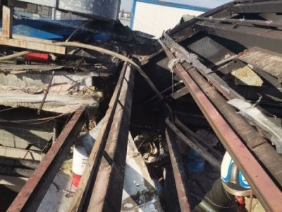 Спустя год после сильного пожара: в Уфе в ТРЦ «Меркурий» загорелся утеплитель на крыше