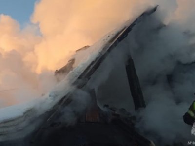 В Ишимбае сгорел бревенчатый дом, двое погибли