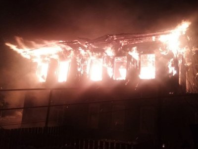 В Уфе ночью из-за пожара в двухэтажном бараке эвакуировали 18 человек