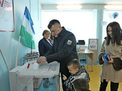 Мэр Уфы принял участие в голосовании на выборах президента России