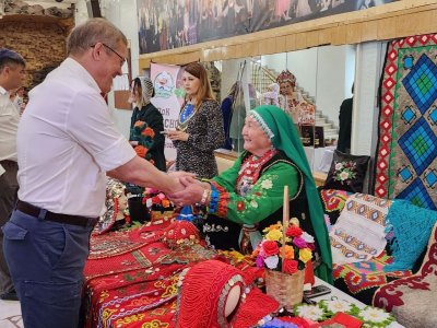 Радий Хабиров пожелал здоровья башкирским мастерицам — хранительницам национальной культуры