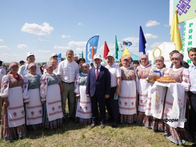 Радий Хабиров принял участие в празднике сабантуй