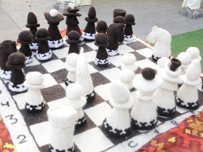 В Уфе на фестивале «Айда играть» можно поиграть в шахматы из войлока