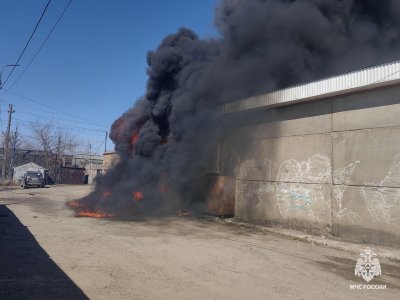 В Башкирии локализовали пожар в здании автосервиса - МЧС