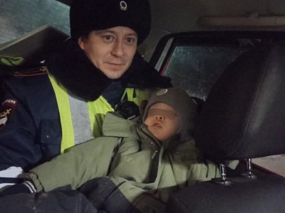 В Башкирии ДПС помогла водителю, застрявшему на трассе в 35-градусный мороз