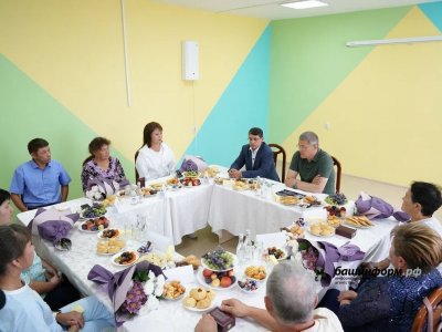 Глава Башкирии встретился в Стерлибашевском районе с семьями погибших участников СВО