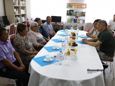 Глава Башкирии в Кигинском районе встретился с родителями погибших на СВО военных