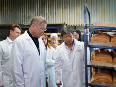 Глава Башкирии Радий Хабиров рассказал, как выпекается благовещенский хлеб