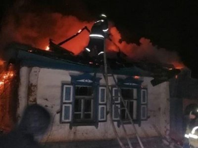 В Башкирии ночью сельчане из огня спасли 62-летнего мужчину
