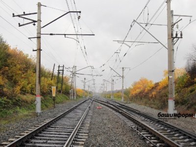 Пассажирский поезд насмерть сбил девушку в Башкирии