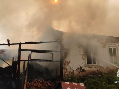 В Башкирии двое жильцов дома на трех хозяев получили страшные ожоги при пожаре