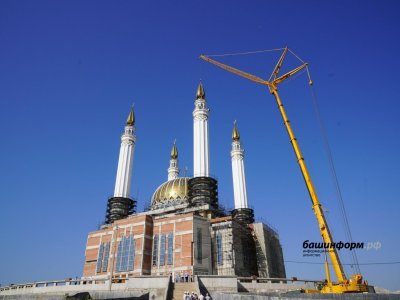 На минарете соборной мечети «Ар-Рахим» в Уфе установили новый купол
