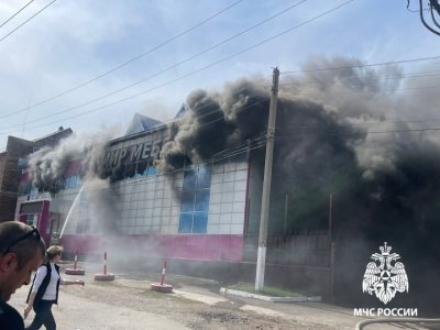 В башкирском Белебее горит мебельный магазин