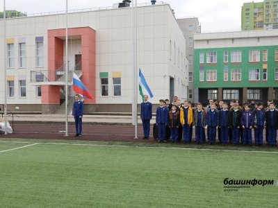 В педагогических вузах России введут церемонии поднятия флага и исполнения гимна