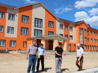 В райцентре Хайбуллинского района Башкирии завершается строительство третьей школы