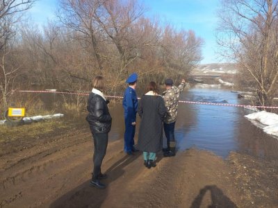 В Башкирии в Туймазинском районе подтопило мост через реку Усень