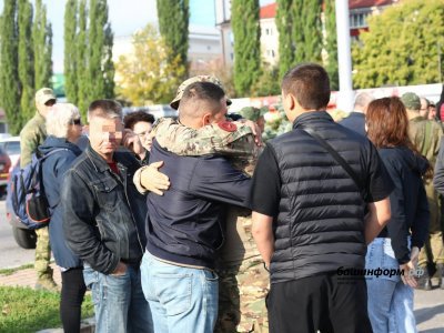 В Уфе прошли торжественные проводы побывавших в отпуске бойцов СВО