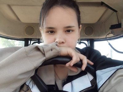 Семейное дело: глава минтруда Башкирии рассказала о 19-летней трактористке