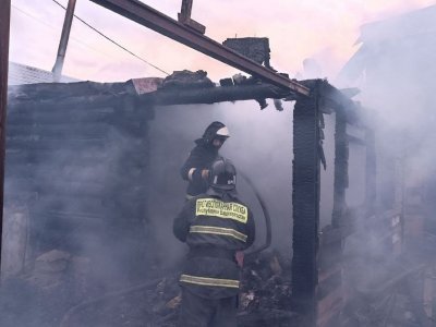 Житель Башкирии погиб при попытке потушить свой дом