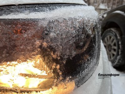 В Башкирии шесть машин попали в «снежный плен»: взрослым и детям потребовалась помощь спасателей