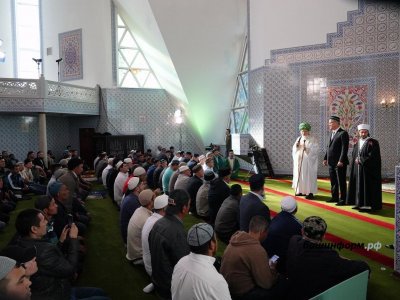 Глава Башкирии Радий Хабиров принял участие в коллективном намазе в уфимской мечети «Ляля-Тюльпан»