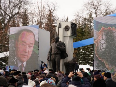 В Уфе открыли памятник первому президенту Башкирии Муртазе Рахимову