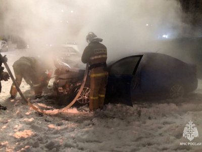 В Уфе пожарные потушили вспыхнувший автомобиль Kia Cerato
