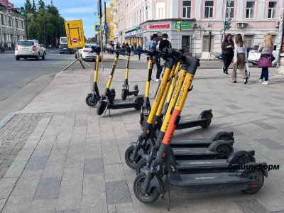 Минтранс предложил ограничить скорость пользователей СИМ рядом с пешеходами