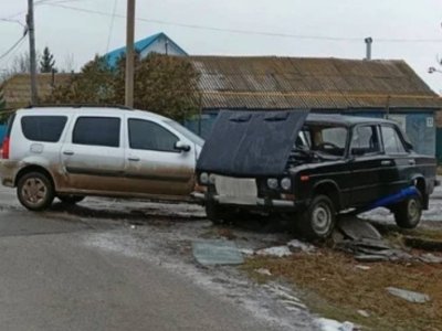 В Башкирии 83-летний мужчина за рулем ВАЗ-2106 не уступил дорогу и попал в серьезное ДТП