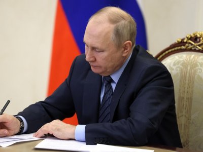 Владимир Путин подписал закон о наказании за госизмену пожизненным лишением свободы