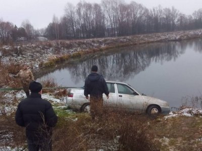 В Башкирии из воды достали машину с мертвым водителем